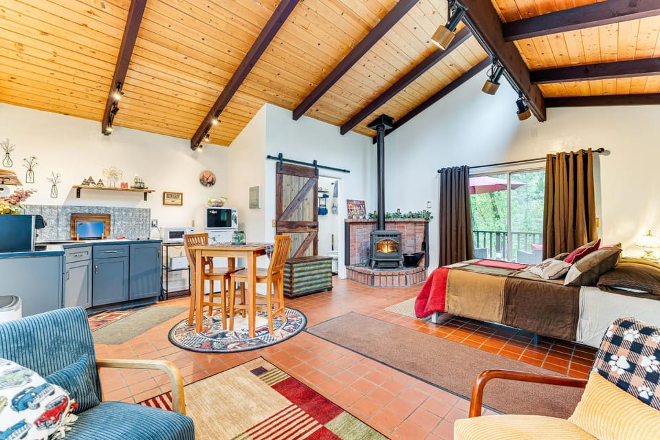 'Hidden Valley Retreat' - Outdoorsy West Point Gem Apartment in Calaveras County