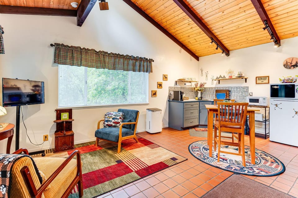 'Hidden Valley Retreat' - Outdoorsy West Point Gem Apartment in Calaveras County