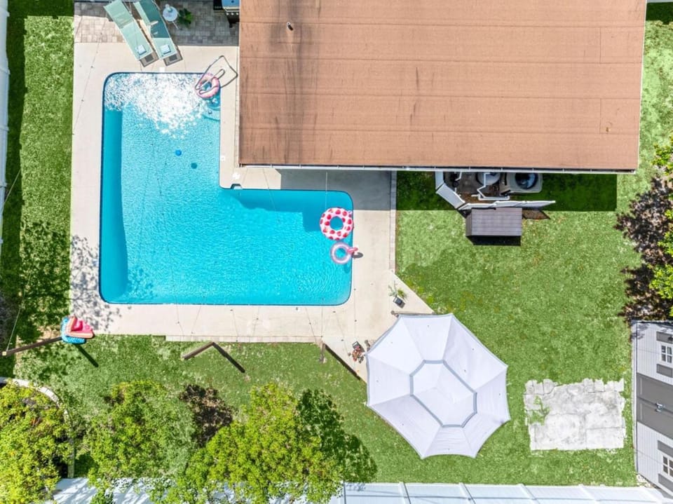 Charming 3 bed Home with Heated Pool in Lakeland House in Lakeland