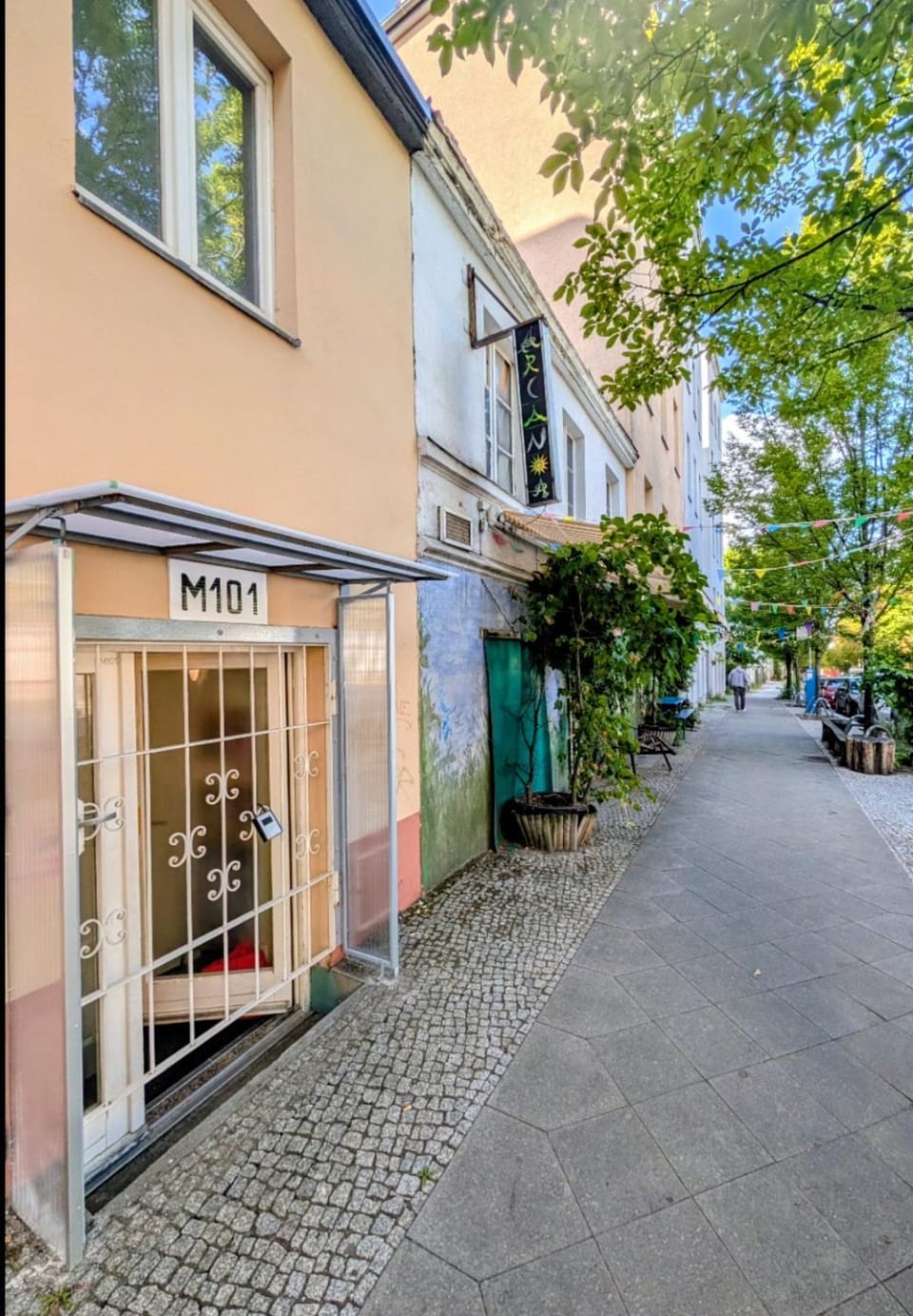 Facade/entrance