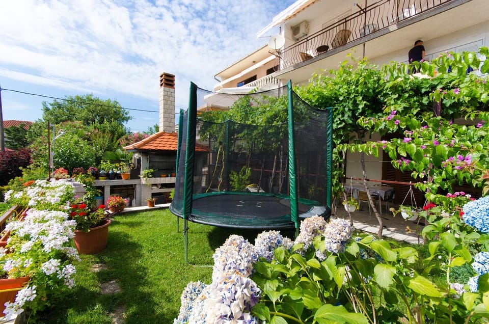 Patio, BBQ facilities