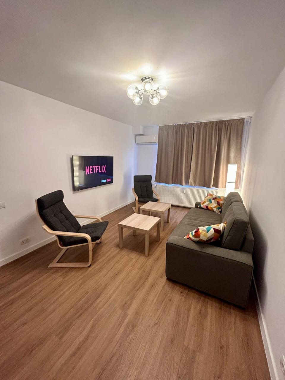 Communal lounge/ TV room, TV and multimedia, Living room, Seating area, Evening entertainment