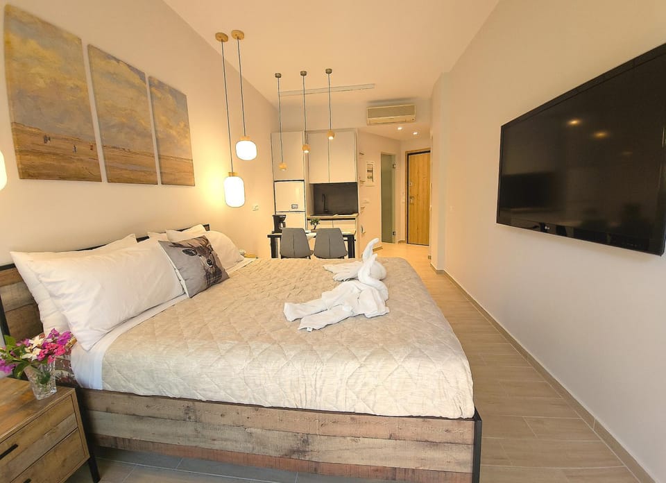 Photo of the whole room, Bedroom