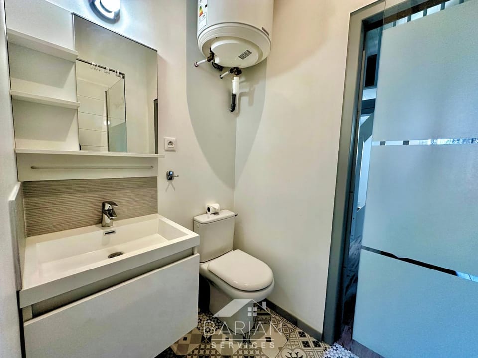 Shower, Toilet, Bathroom, towels