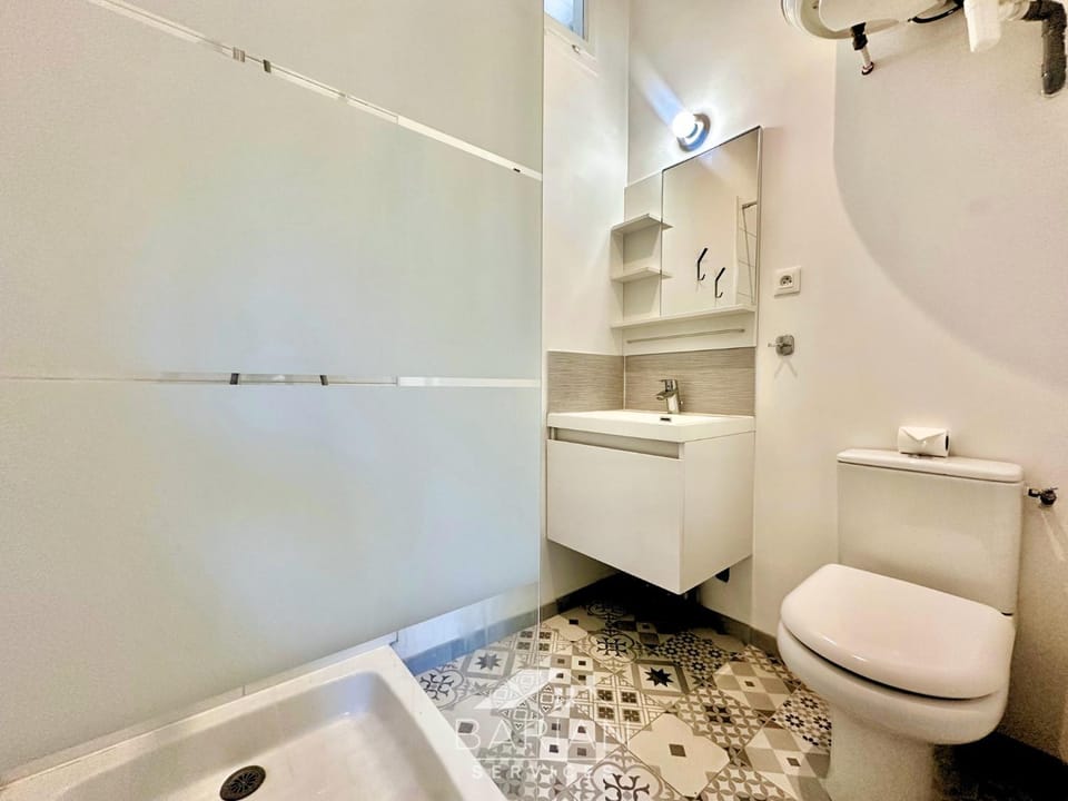 Shower, Toilet, Bathroom