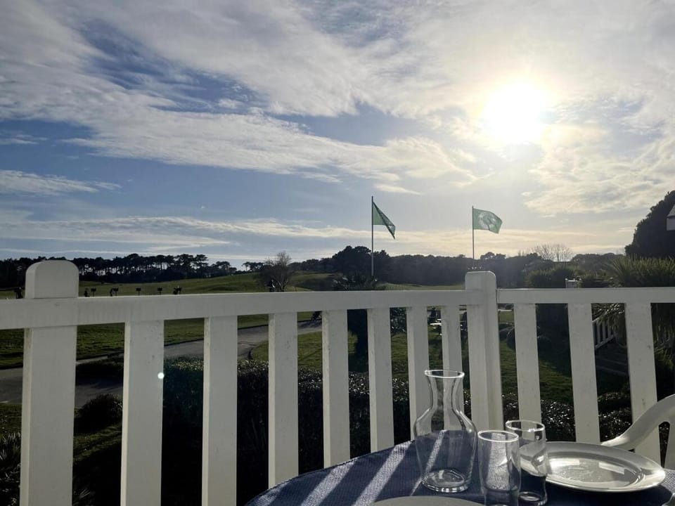 L'Échappée Verte - Vue Golf - Port Bourgenay Apartment in Talmont-Saint-Hilaire