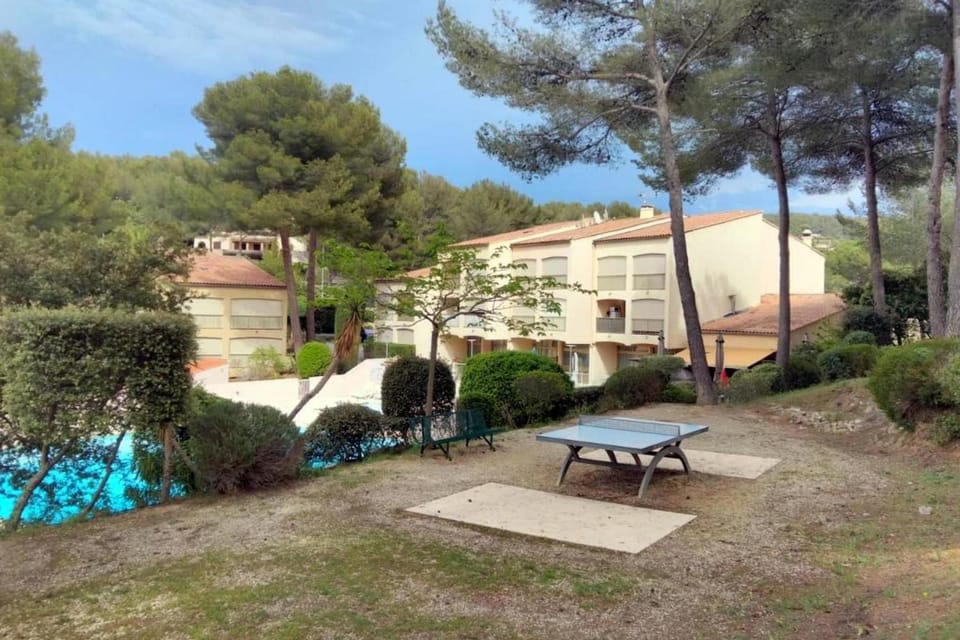 Apartment with pool near the sea Apartment in Sanary-sur-Mer