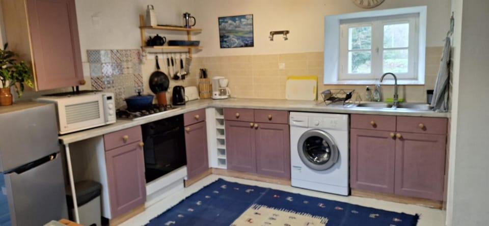 Dining area, Dinner, laundry, kitchen, kitchen