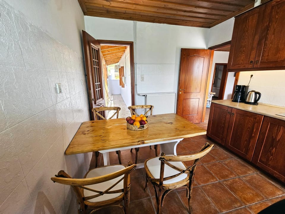 Coffee/tea facilities, Kitchen or kitchenette, Dining area