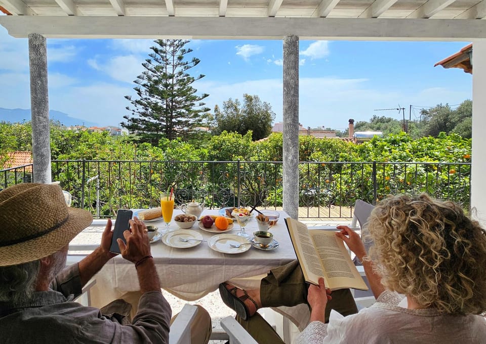 Patio, Day, People, Natural landscape, View (from property/room), Balcony/Terrace, Food and drinks, Dining area, Food, Guests, Drinks, group of guests