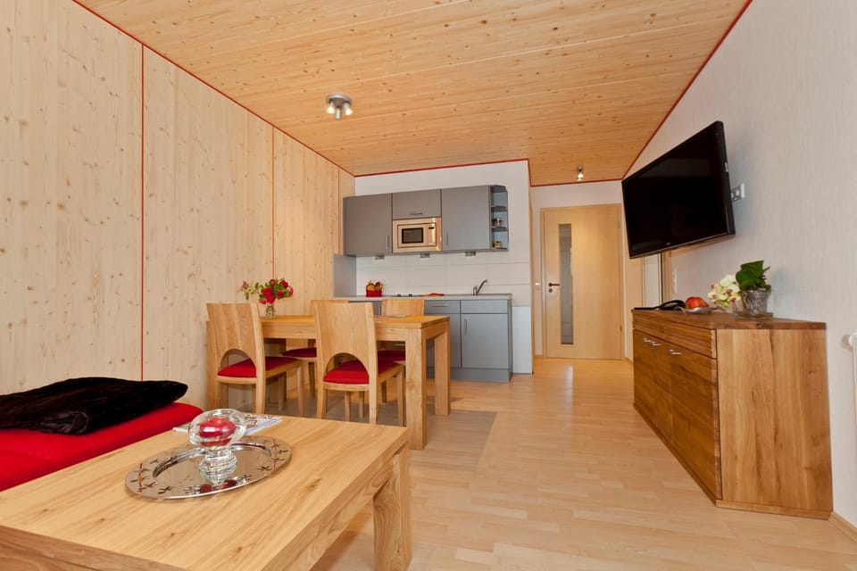 TV and multimedia, Kitchen or kitchenette, Dining area
