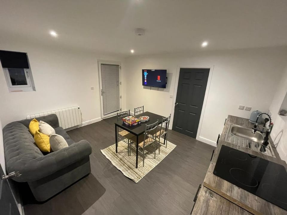 Communal lounge/ TV room, TV and multimedia, Kitchen or kitchenette, Living room, Seating area