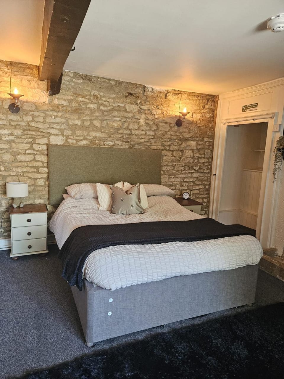 Bear Inn Inn in Stroud District