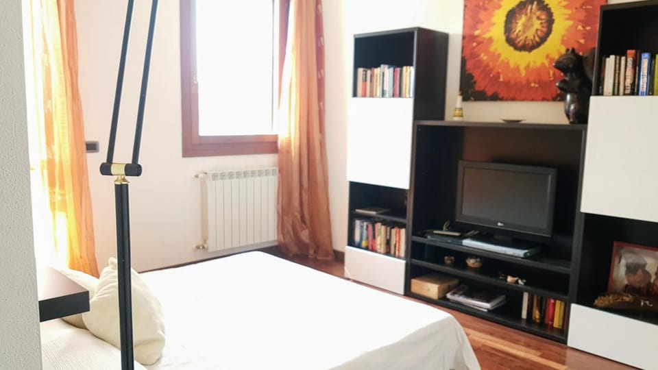 Communal lounge/ TV room, Bed, Photo of the whole room