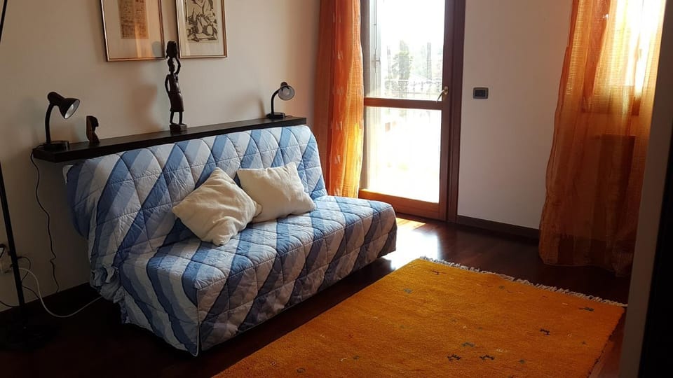 Communal lounge/ TV room, Bed, Living room