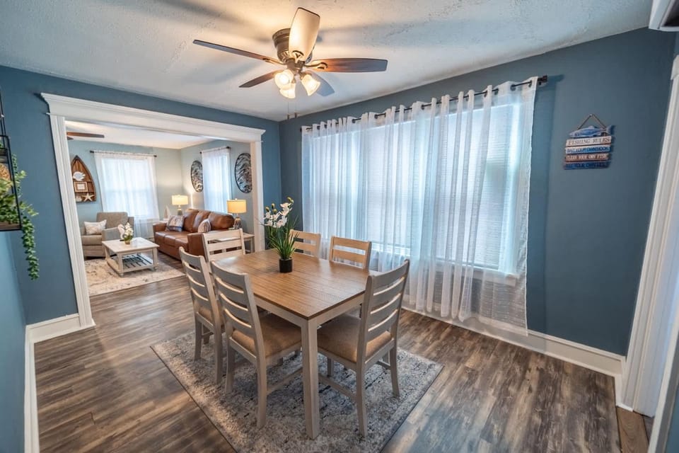 Seating area, Dining area