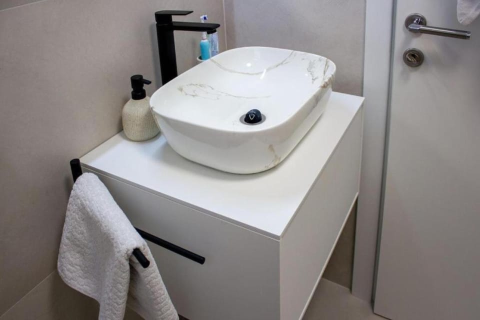 Bathroom, towels
