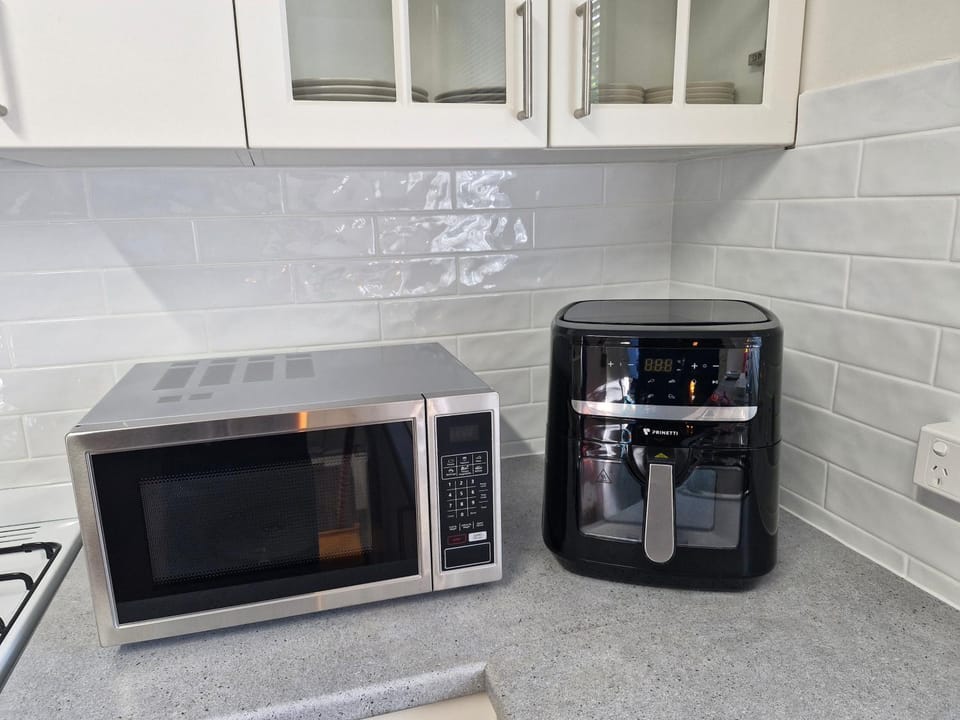 Kitchen or kitchenette, oven, stove, toaster, Internal: Not applicable to any particular room