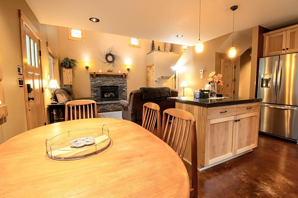 2 Kings, Fire Pit, Gameroom, EV charger, Dogs OK! House in Washington