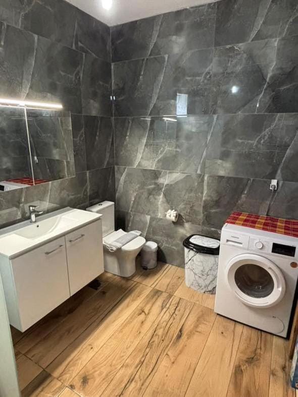 Toilet, Bathroom, washing machine