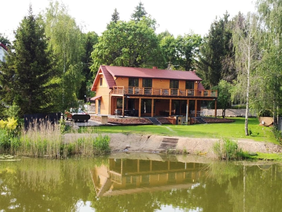Property building, Balcony/Terrace, Lake view