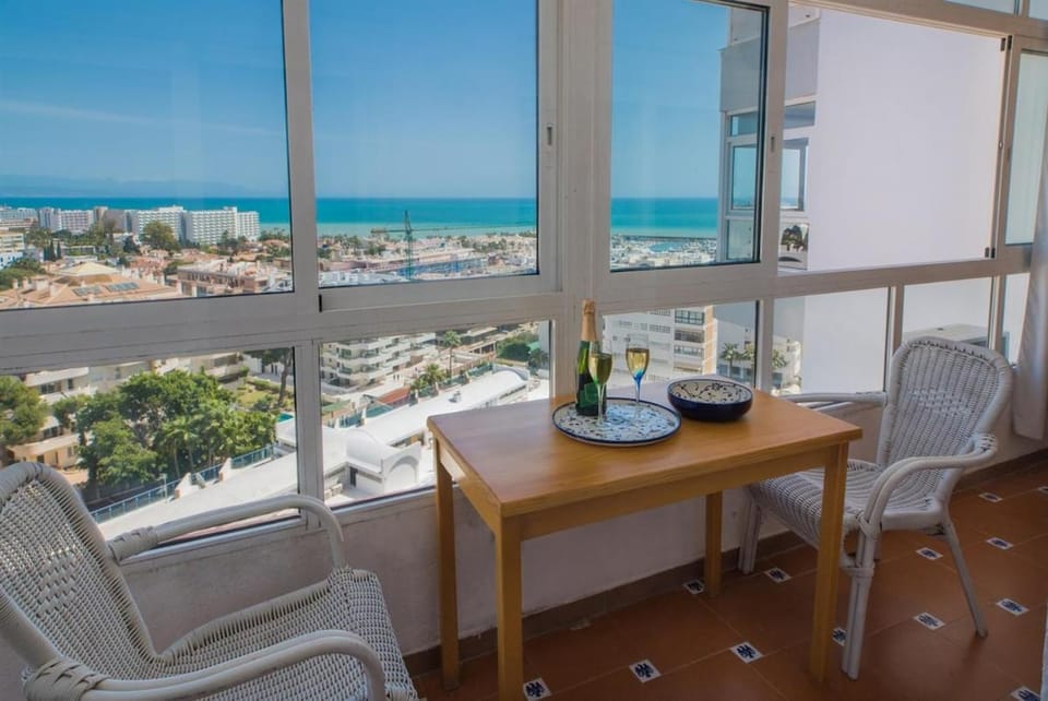 Fantastic seaviews & pool, close to beach Apartment in Benalmadena