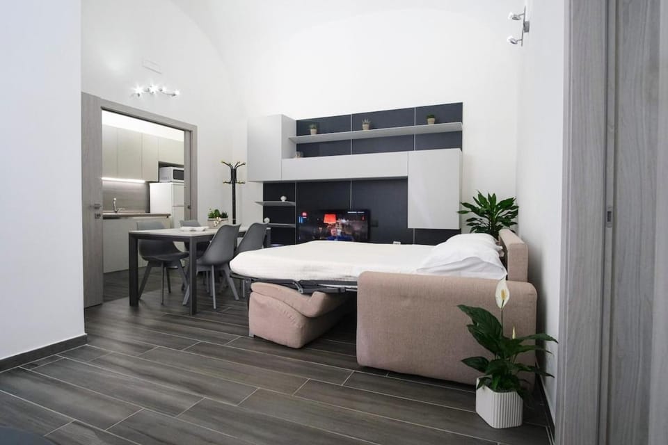 Bed, Living room, Seating area, Dining area, Bedroom