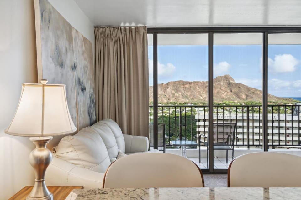 Oceanview Just Steps from Waikiki Beach 3007T1 Apartment in Honolulu
