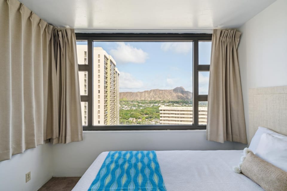 Oceanview Just Steps from Waikiki Beach 3007T1 Apartment in Honolulu