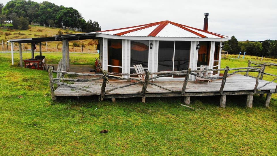 Cabañas Chiloé Quemchi Laguna Popétan House in Los Lagos, Chile