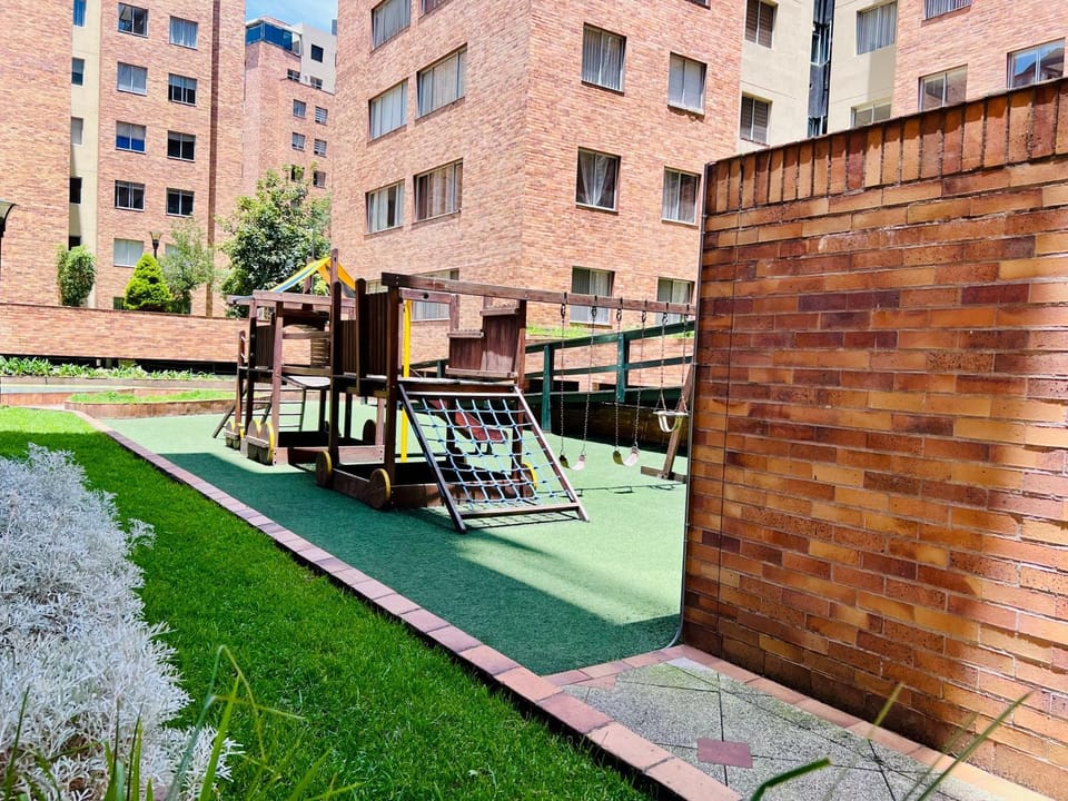 Dpto Familiar 3H-2B en Av 6 de Diciembre Apartment in Quito