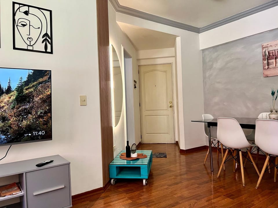 Dpto Familiar 3H-2B en Av 6 de Diciembre Apartment in Quito