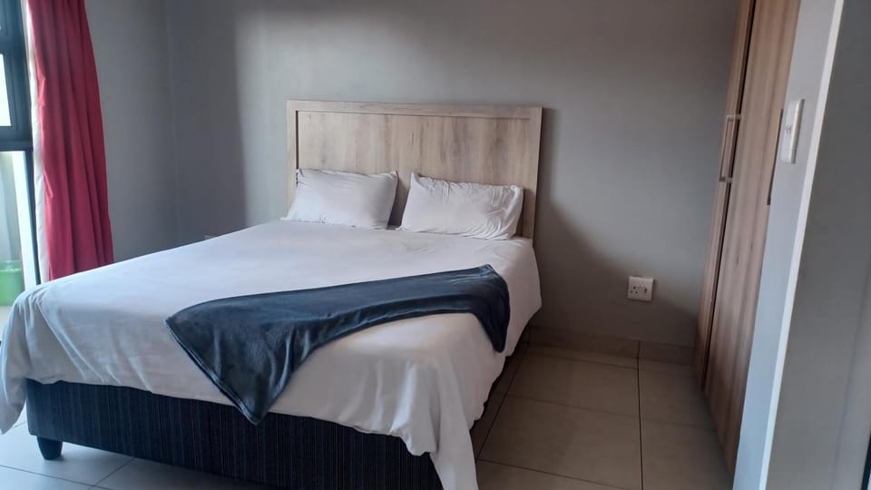 Generous Apartment at Waterfall Apartment in Sandton
