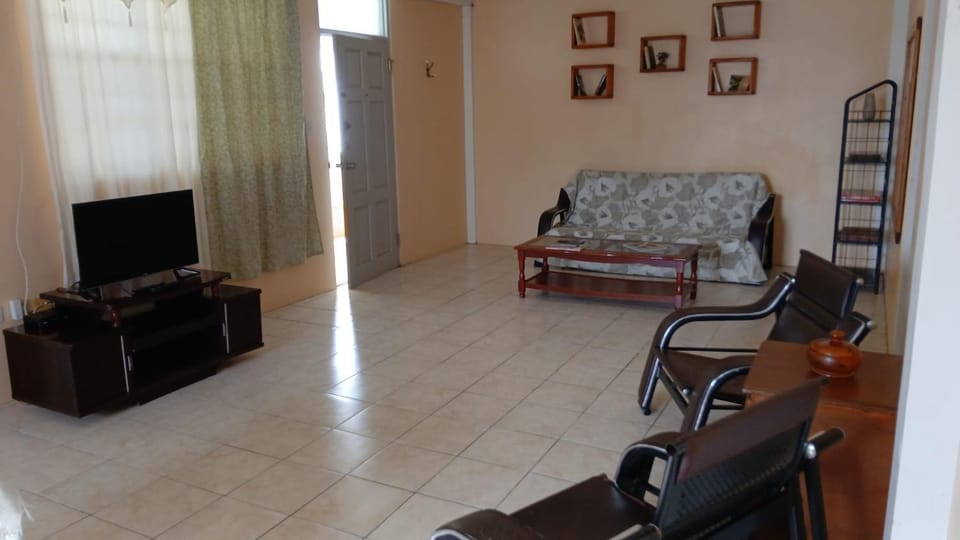TV and multimedia, Living room, Seating area, Evening entertainment