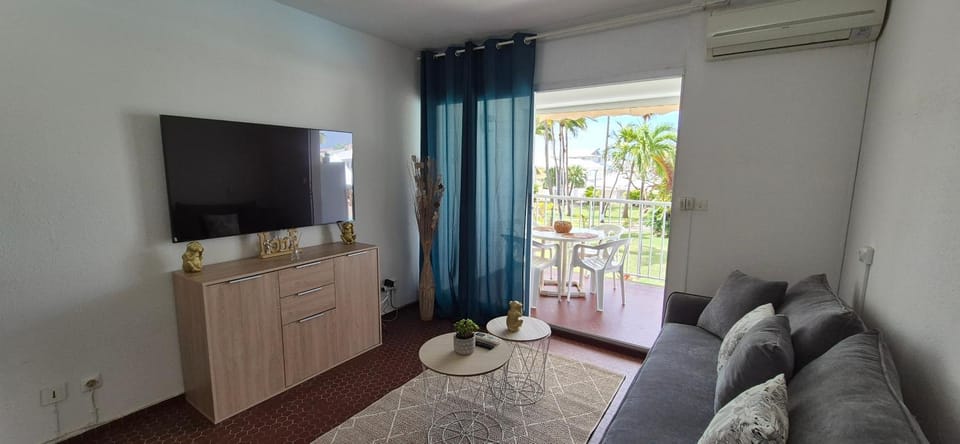 TV and multimedia, Living room, air conditioner