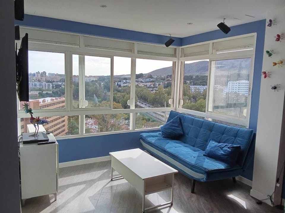 TV and multimedia, Living room, Seating area, Mountain view