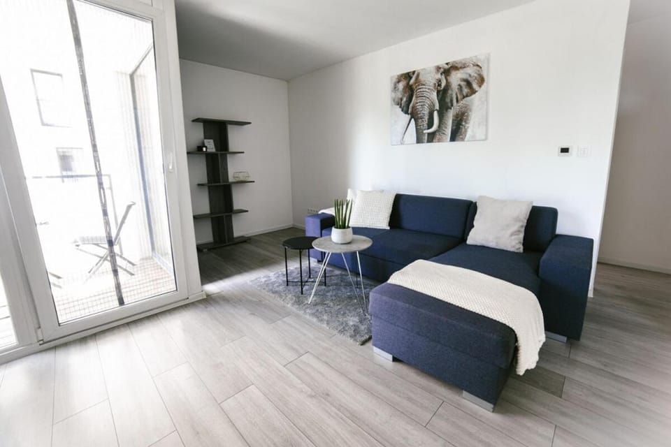 Bed, Living room, Photo of the whole room, Seating area, Bedroom