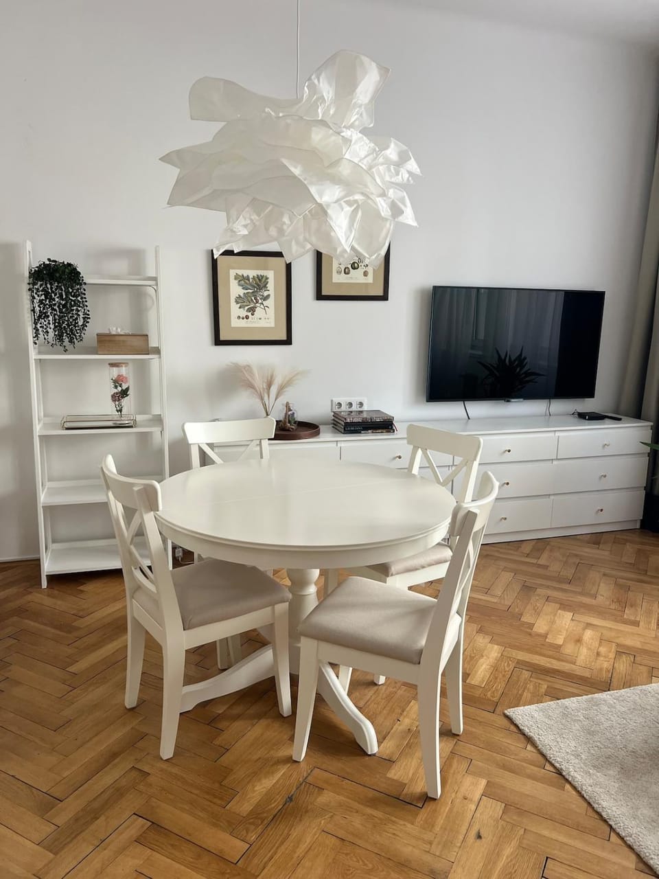 Communal lounge/ TV room, TV and multimedia, Dining area