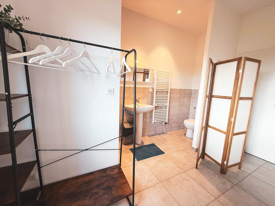 Toilet, Bathroom, storage