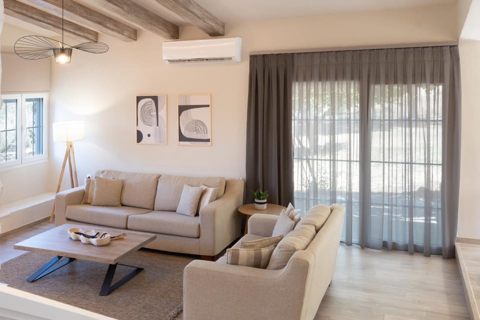 Living room, Garden view
