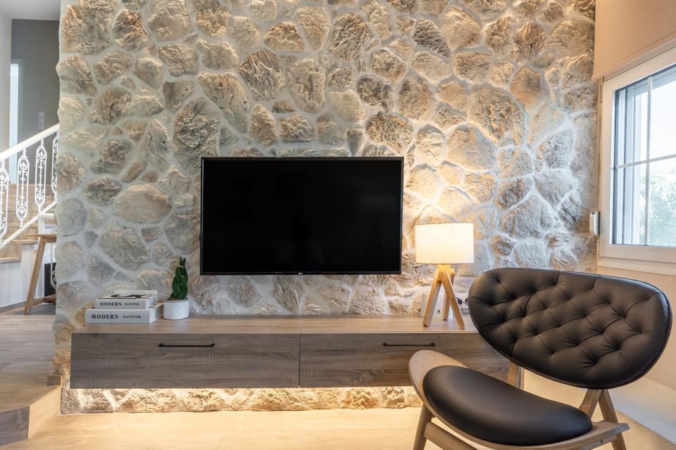 Communal lounge/ TV room, TV and multimedia, Living room