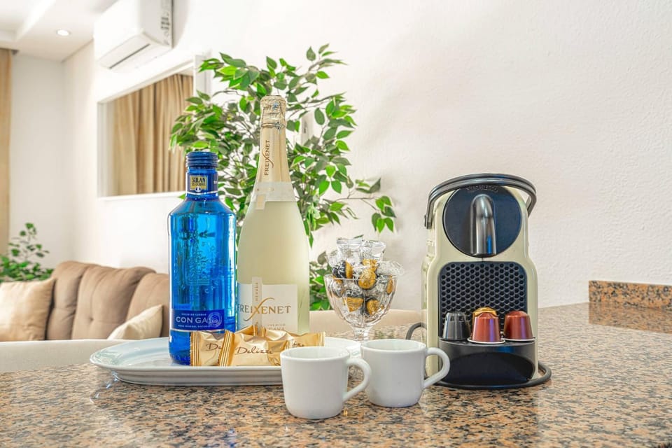 Coffee/tea facilities, Breakfast