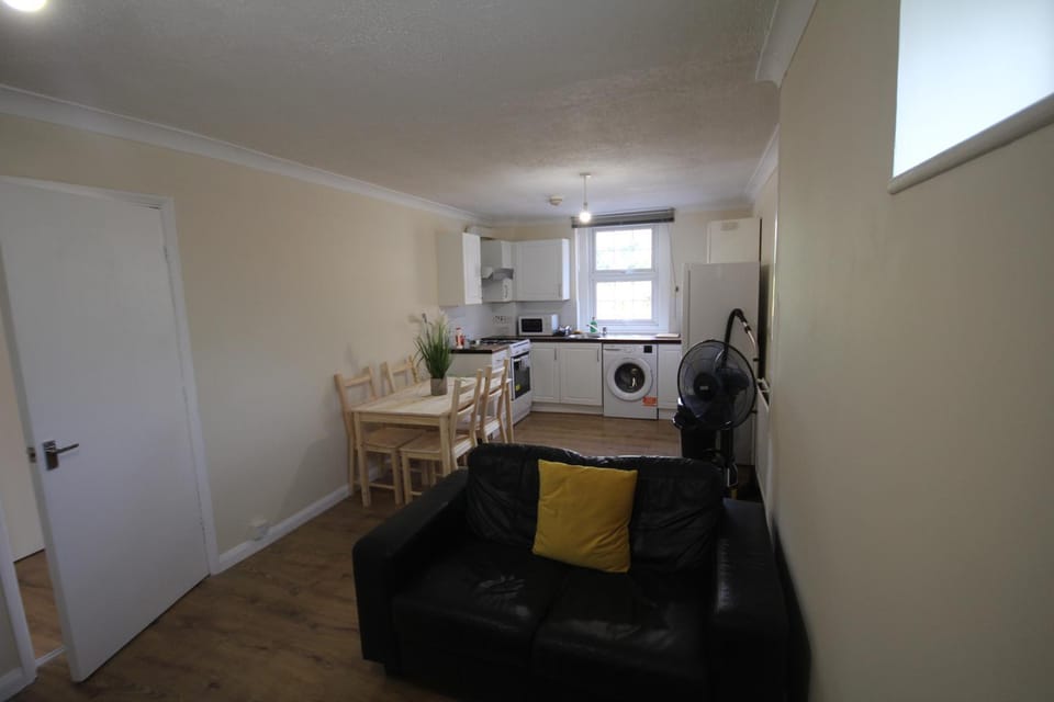 Whitehall Place Apartment in Uxbridge