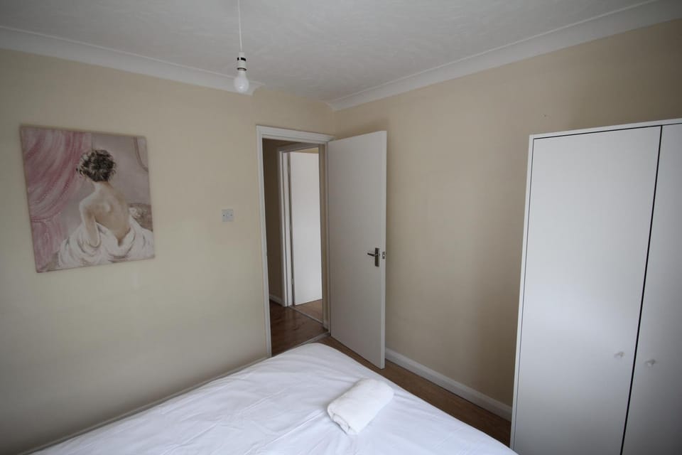 Whitehall Place Apartment in Uxbridge