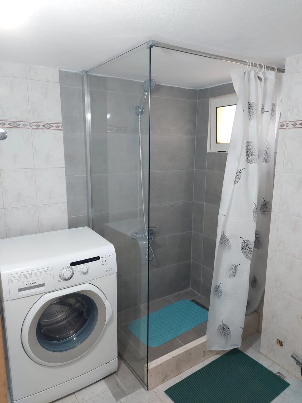 Bathroom, washing machine