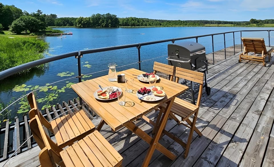 View (from property/room), Balcony/Terrace, Food and drinks, River view