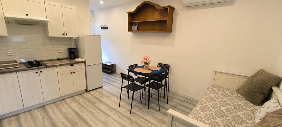 Kitchen or kitchenette, Living room, Seating area, Area and facilities, kitchen