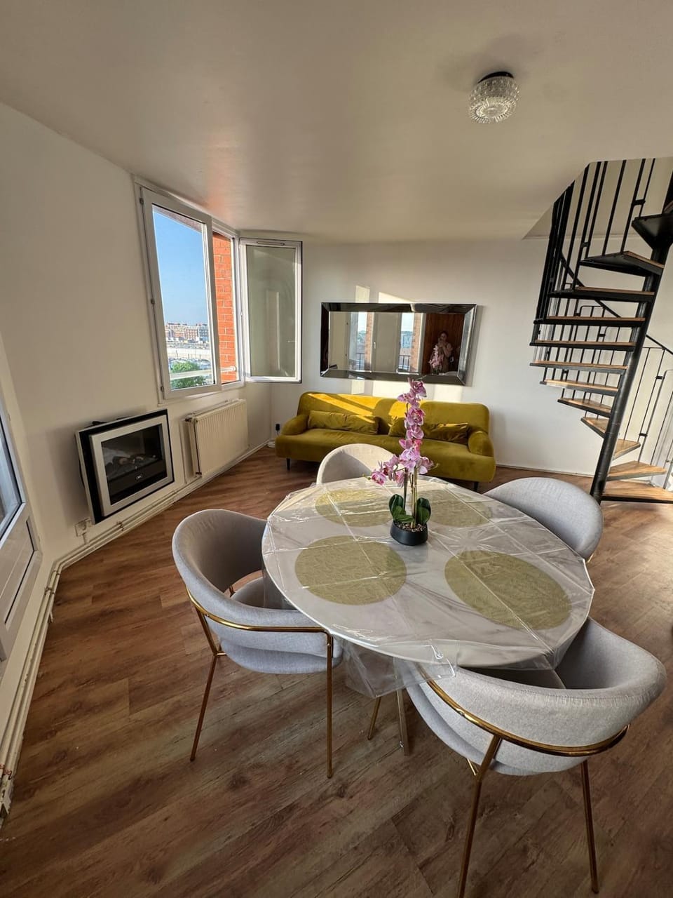 Duplex lumineux et cosy , 2 chambres à 5 min à pied du Stade Pierre-Mauroy Apartment in Villeneuve-d'Ascq