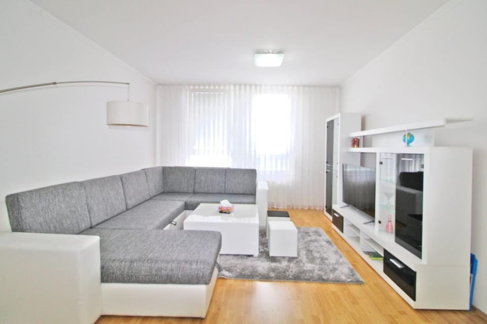 TV and multimedia, Living room, Seating area, minibar