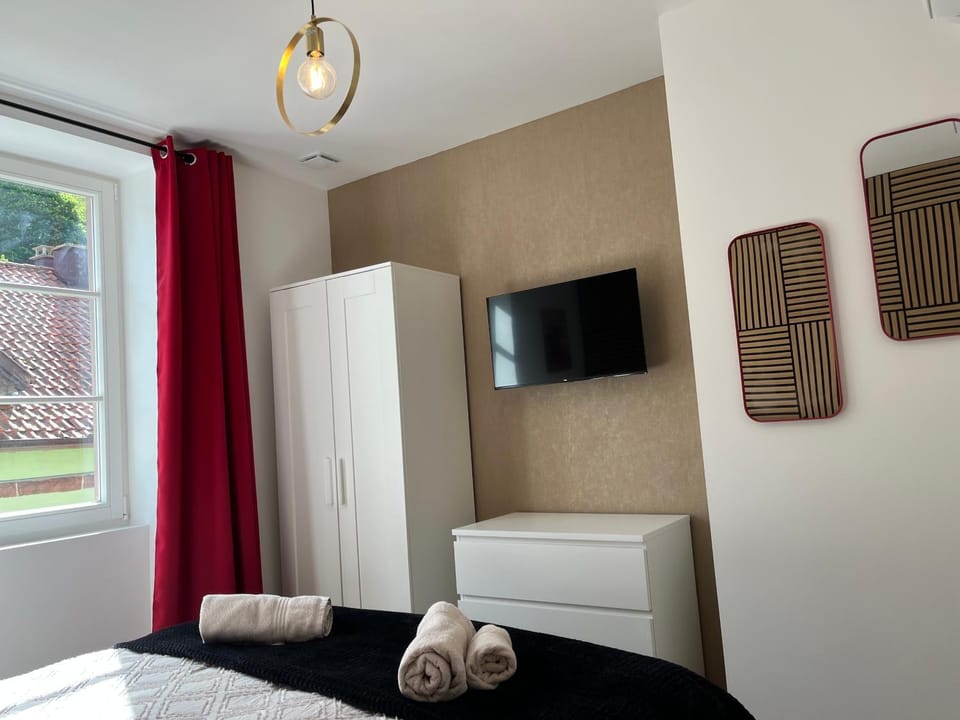 TV and multimedia, Photo of the whole room, Bedroom